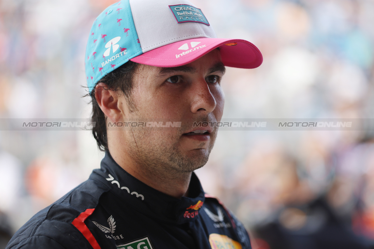 GP MIAMI, Sergio Perez (MEX) Red Bull Racing in parc ferme.

07.05.2023. Formula 1 World Championship, Rd 5, Miami Grand Prix, Miami, Florida, USA, Gara Day.

 - www.xpbimages.com, EMail: requests@xpbimages.com ¬© Copyright: Gilbert / XPB Images