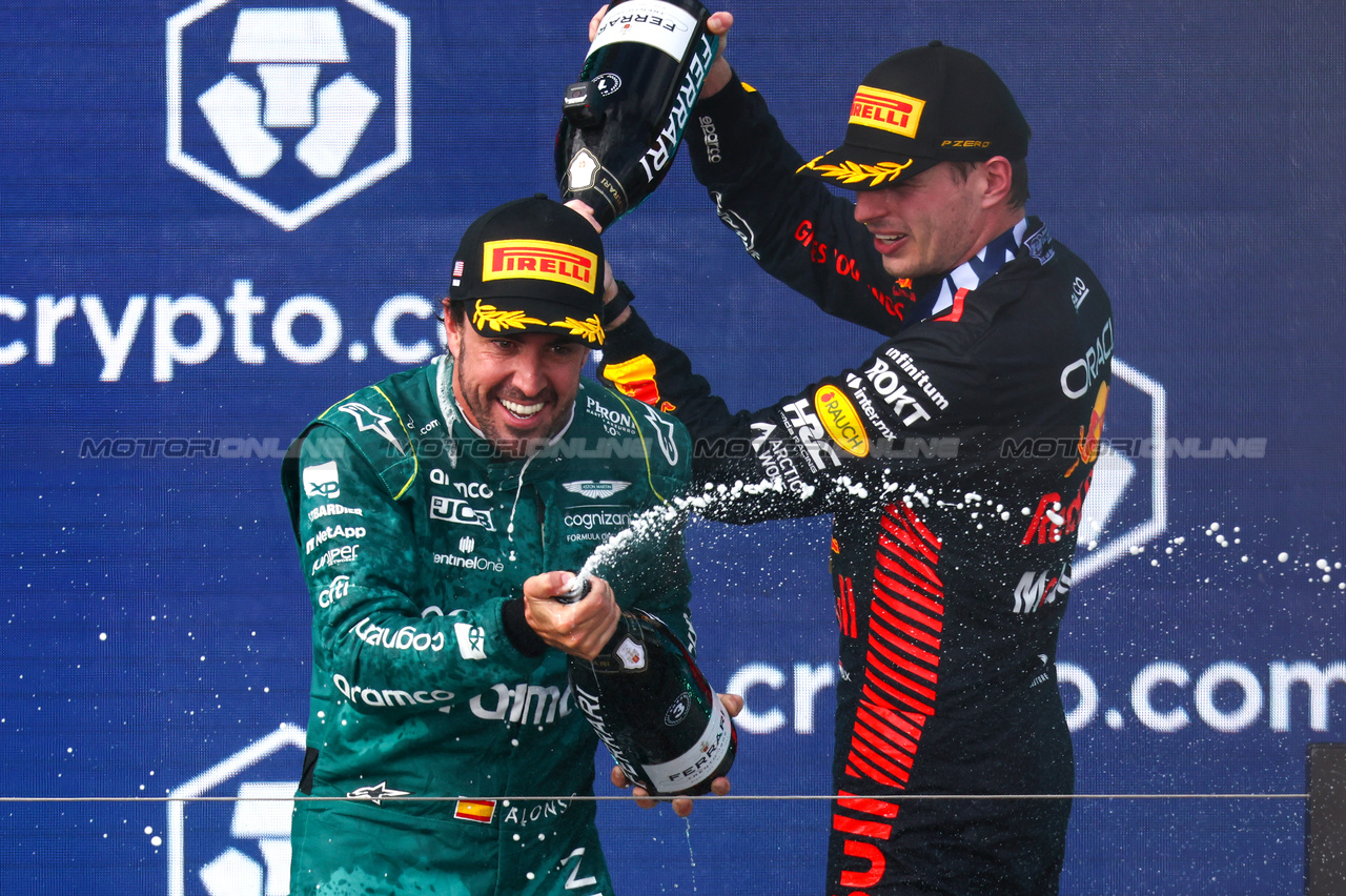 GP MIAMI, Fernando Alonso (ESP), Aston Martin Racing e Max Verstappen (NLD), Red Bull Racing 
07.05.2023. Formula 1 World Championship, Rd 5, Miami Grand Prix, Miami, Florida, USA, Gara Day.
- www.xpbimages.com, EMail: requests@xpbimages.com ¬© Copyright: Charniaux / XPB Images