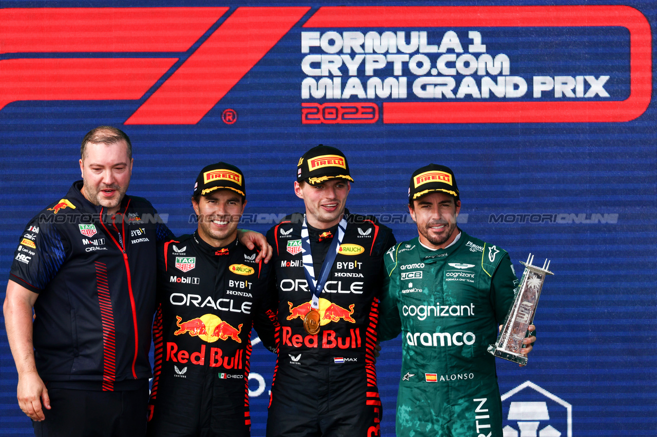 GP MIAMI, Sergio Perez (MEX), Red Bull Racing Max Verstappen (NLD), Red Bull Racing Fernando Alonso (ESP), Aston Martin Racing 
07.05.2023. Formula 1 World Championship, Rd 5, Miami Grand Prix, Miami, Florida, USA, Gara Day.
- www.xpbimages.com, EMail: requests@xpbimages.com ¬© Copyright: Charniaux / XPB Images