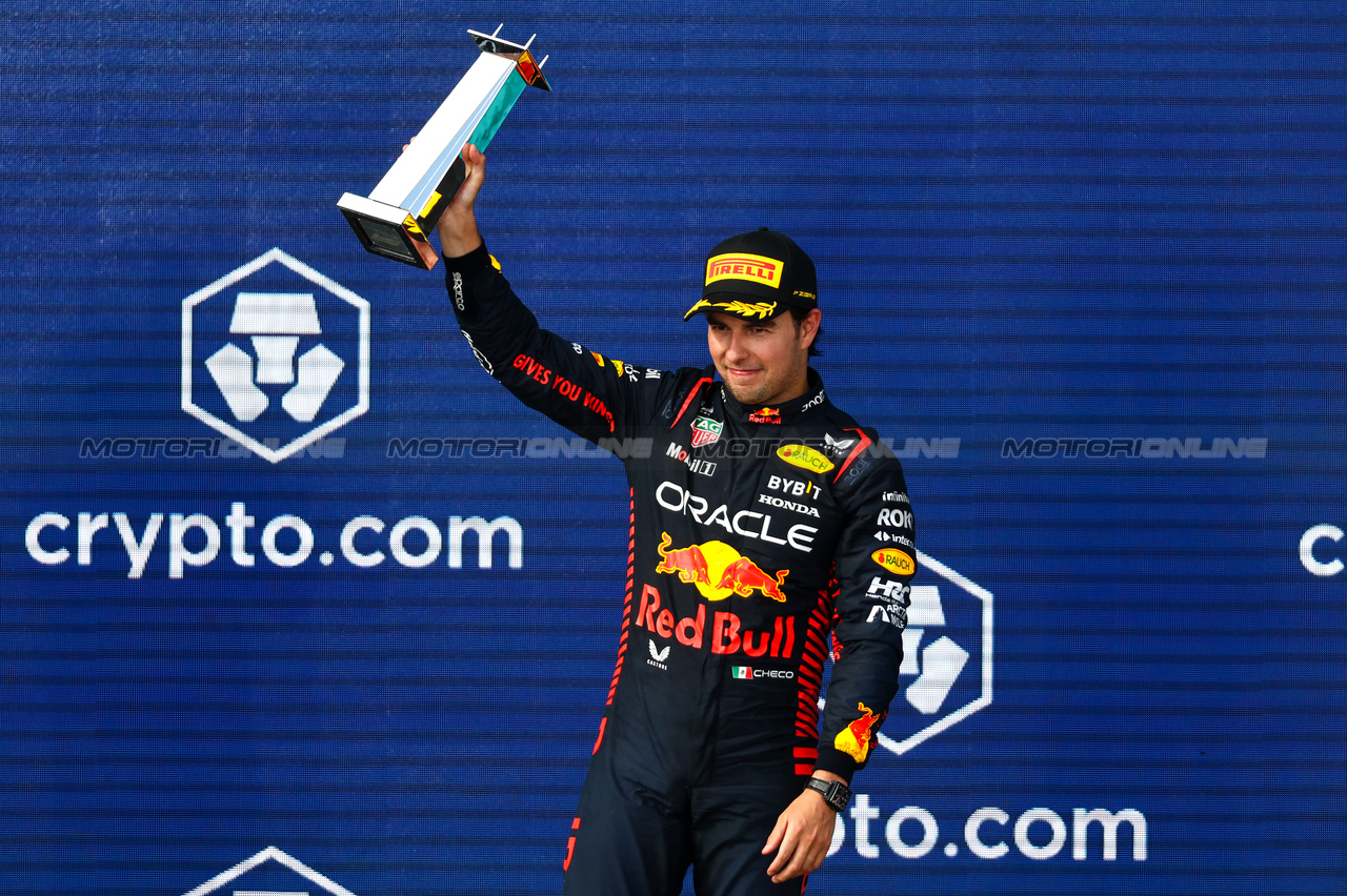 GP MIAMI, Sergio Perez (MEX), Red Bull Racing 
07.05.2023. Formula 1 World Championship, Rd 5, Miami Grand Prix, Miami, Florida, USA, Gara Day.
- www.xpbimages.com, EMail: requests@xpbimages.com ¬© Copyright: Charniaux / XPB Images