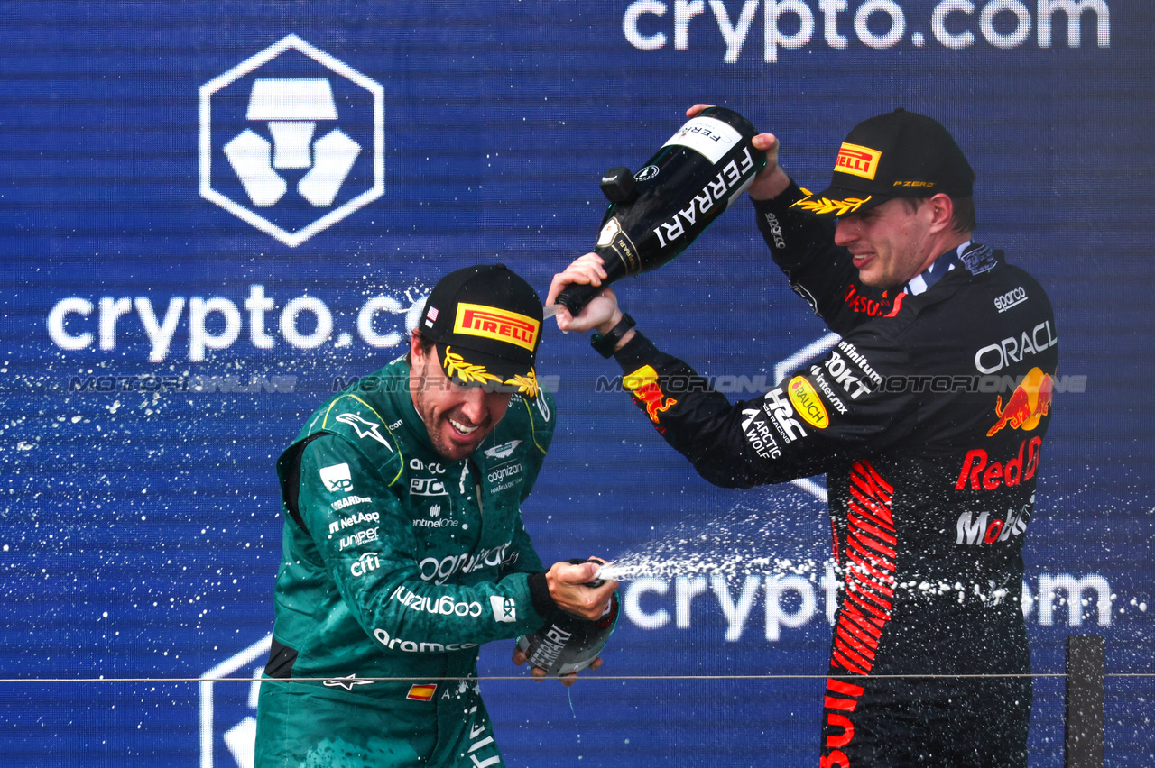 GP MIAMI, Fernando Alonso (ESP), Aston Martin Racing e Max Verstappen (NLD), Red Bull Racing 
07.05.2023. Formula 1 World Championship, Rd 5, Miami Grand Prix, Miami, Florida, USA, Gara Day.
- www.xpbimages.com, EMail: requests@xpbimages.com ¬© Copyright: Charniaux / XPB Images