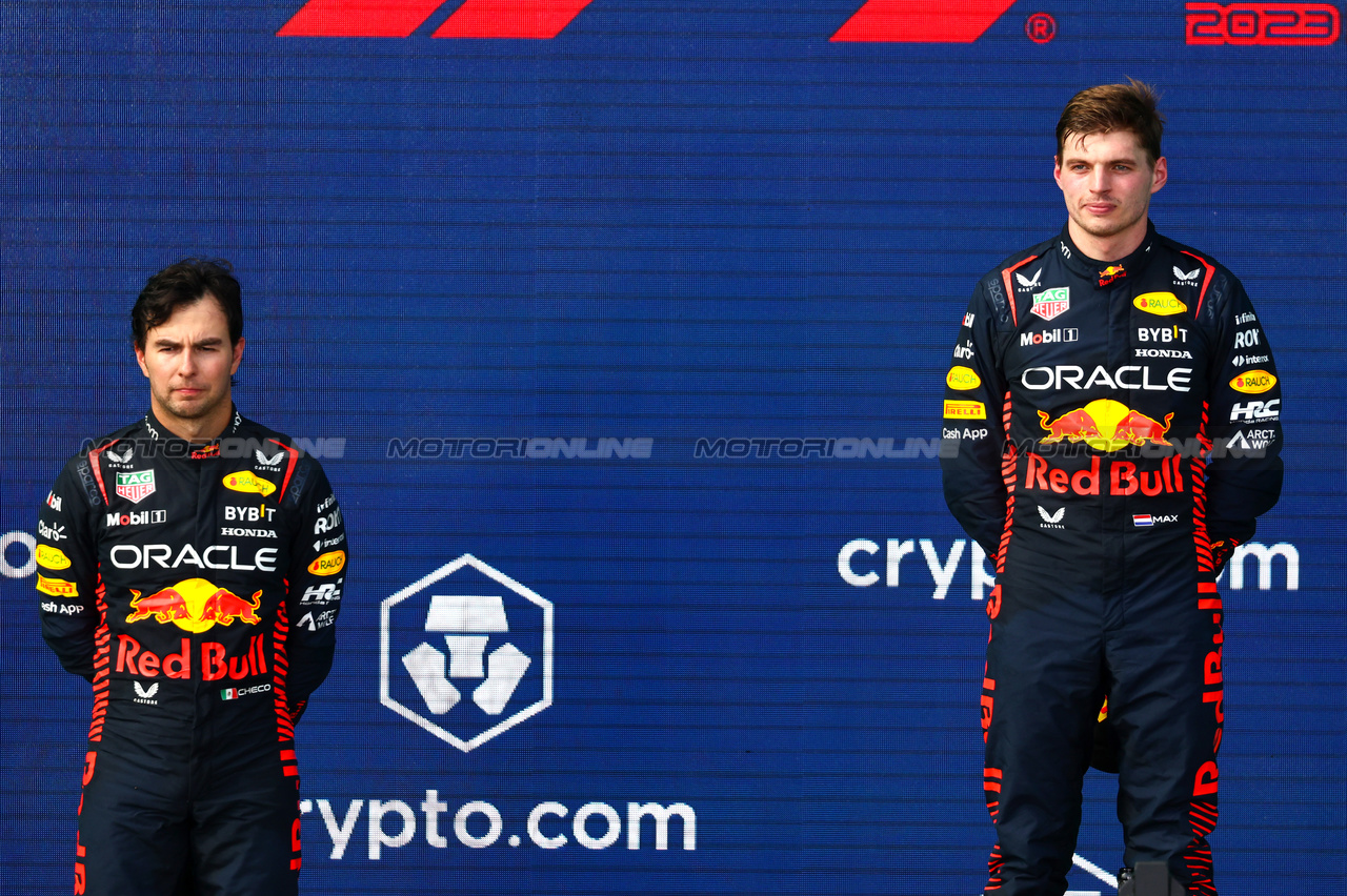 GP MIAMI, Sergio Perez (MEX), Red Bull Racing e Max Verstappen (NLD), Red Bull Racing 
07.05.2023. Formula 1 World Championship, Rd 5, Miami Grand Prix, Miami, Florida, USA, Gara Day.
- www.xpbimages.com, EMail: requests@xpbimages.com ¬© Copyright: Charniaux / XPB Images