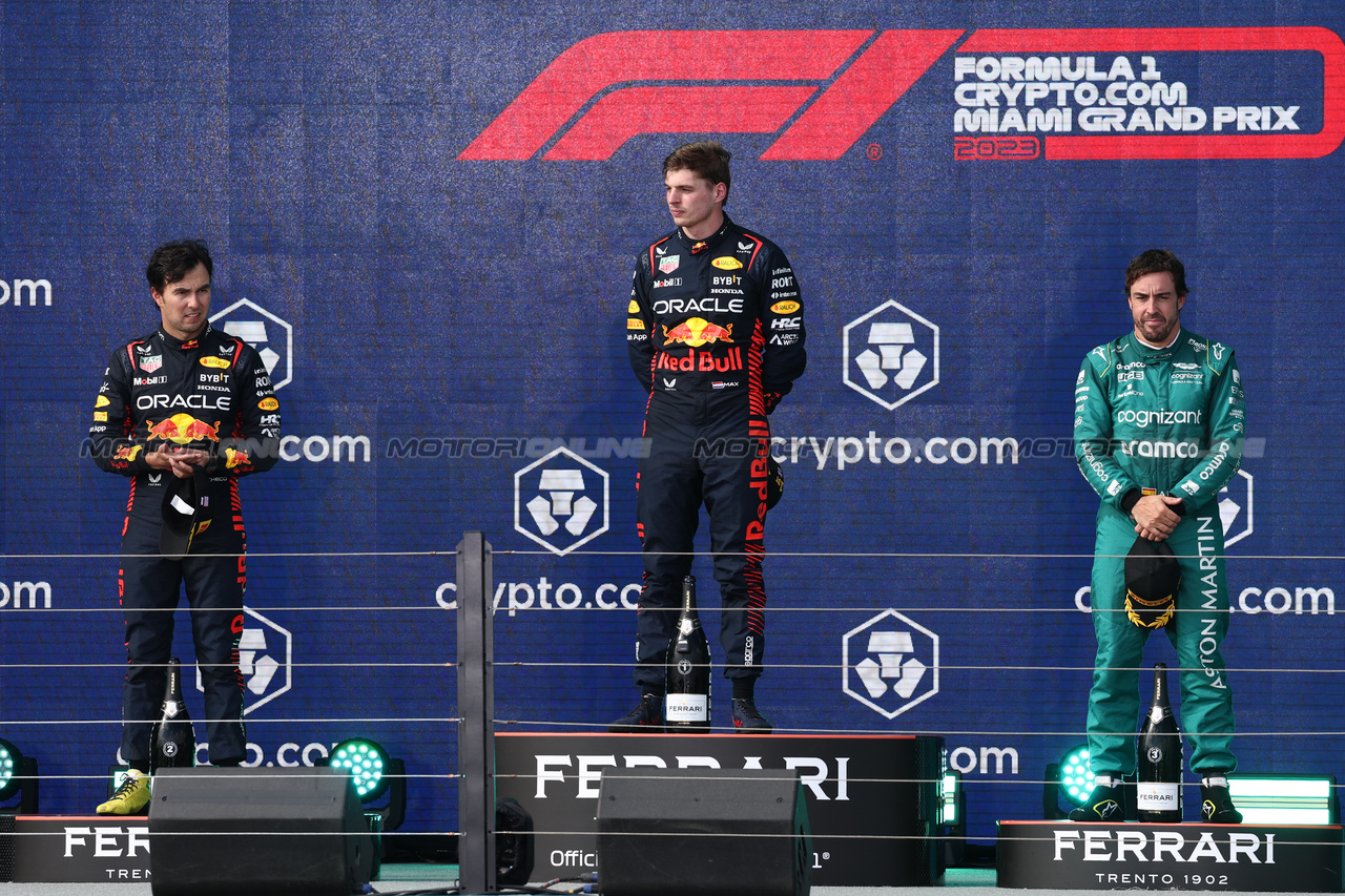 GP MIAMI, The podium (L to R): Sergio Perez (MEX) Red Bull Racing, second; Max Verstappen (NLD) Red Bull Racing, vincitore; Fernando Alonso (ESP) Aston Martin F1 Team, third.

07.05.2023. Formula 1 World Championship, Rd 5, Miami Grand Prix, Miami, Florida, USA, Gara Day.

- www.xpbimages.com, EMail: requests@xpbimages.com ¬© Copyright: Moy / XPB Images