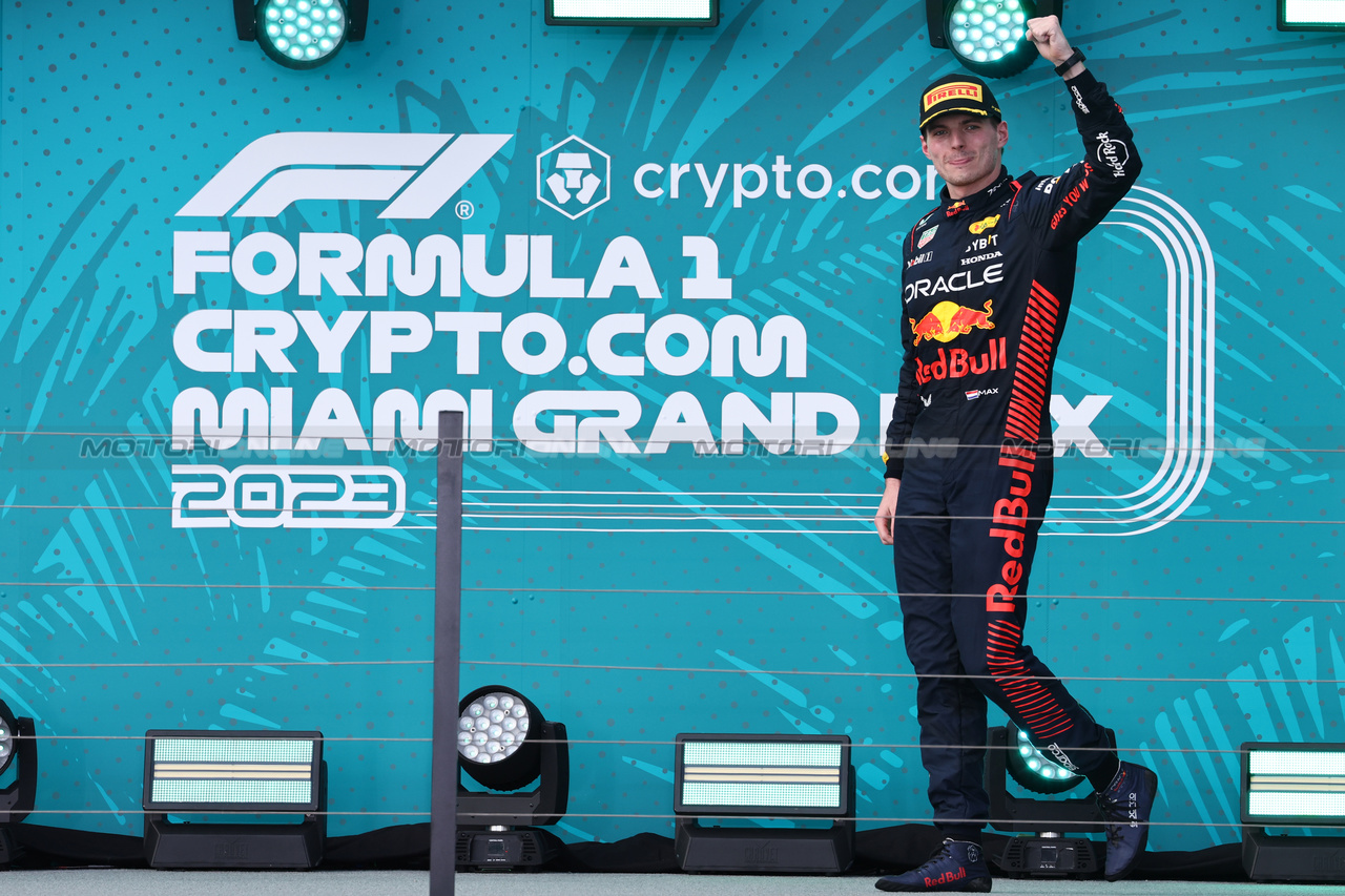 GP MIAMI, Gara winner Max Verstappen (NLD) Red Bull Racing celebrates on the podium.

07.05.2023. Formula 1 World Championship, Rd 5, Miami Grand Prix, Miami, Florida, USA, Gara Day.

- www.xpbimages.com, EMail: requests@xpbimages.com ¬© Copyright: Moy / XPB Images