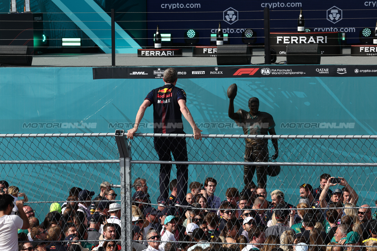 GP MIAMI, Circuit Atmosfera - Red Bull Racing clothed person on the catch fencing at the podium.

07.05.2023. Formula 1 World Championship, Rd 5, Miami Grand Prix, Miami, Florida, USA, Gara Day.

- www.xpbimages.com, EMail: requests@xpbimages.com ¬© Copyright: Moy / XPB Images