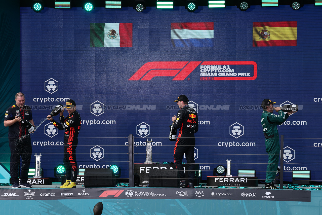 GP MIAMI, The podium (L to R): Oliver Hughes (GBR) Red Bull Racing Chief Marketing Officer; Sergio Perez (MEX) Red Bull Racing, second; Max Verstappen (NLD) Red Bull Racing, vincitore; Fernando Alonso (ESP) Aston Martin F1 Team, third.

07.05.2023. Formula 1 World Championship, Rd 5, Miami Grand Prix, Miami, Florida, USA, Gara Day.

- www.xpbimages.com, EMail: requests@xpbimages.com ¬© Copyright: Moy / XPB Images