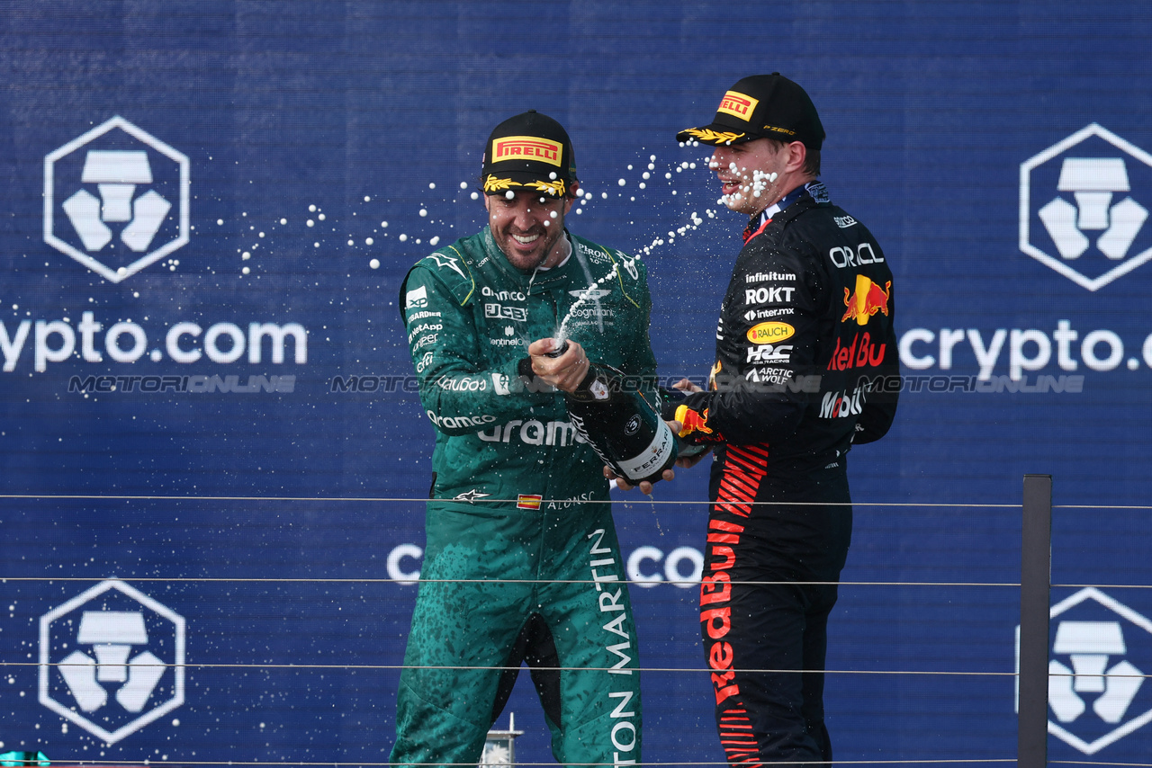 GP MIAMI, Fernando Alonso (ESP) Aston Martin F1 Team celebrates his third position on the podium with vincitore Max Verstappen (NLD) Red Bull Racing.

07.05.2023. Formula 1 World Championship, Rd 5, Miami Grand Prix, Miami, Florida, USA, Gara Day.

- www.xpbimages.com, EMail: requests@xpbimages.com ¬© Copyright: Moy / XPB Images