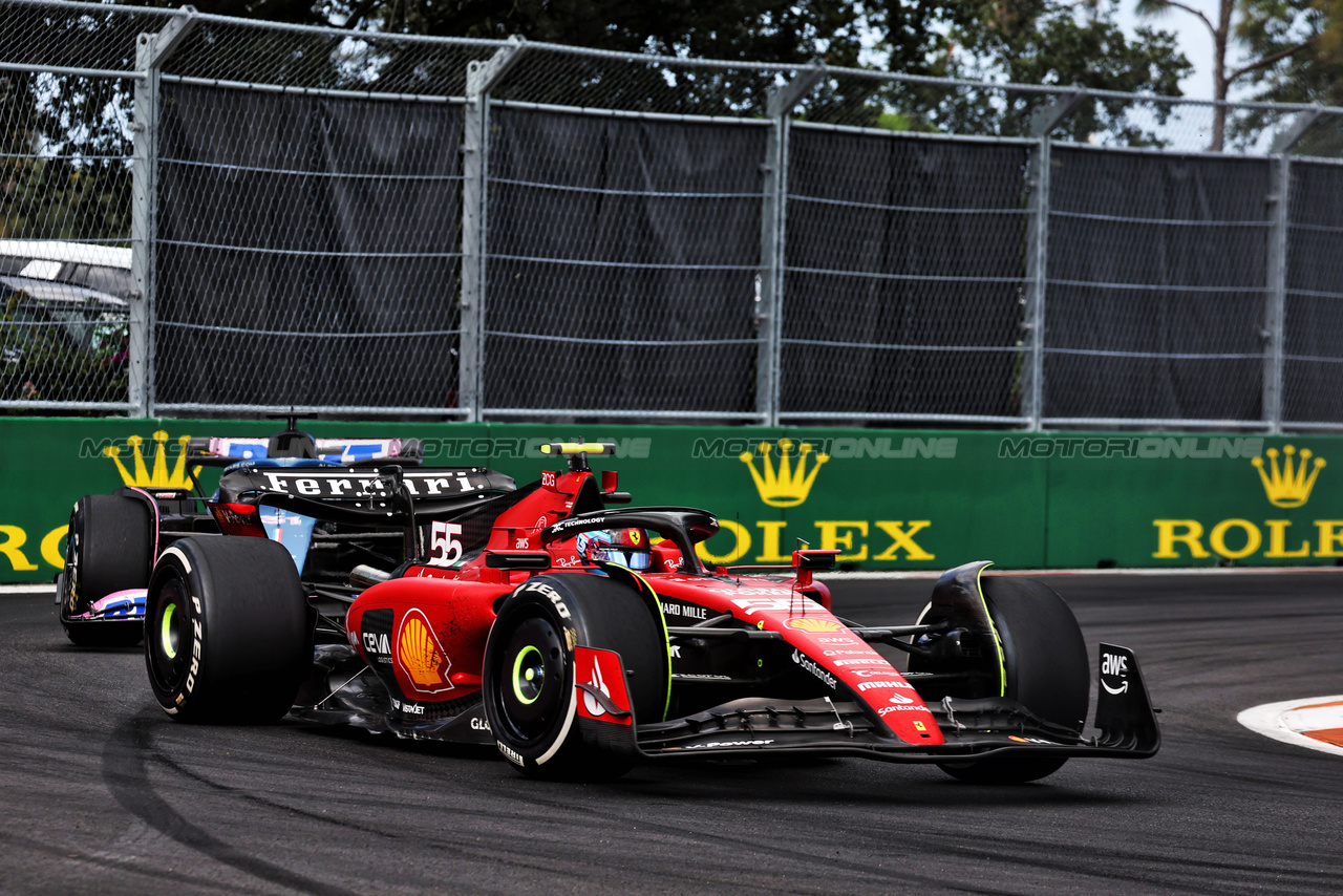 GP MIAMI, Carlos Sainz Jr (ESP) Ferrari SF-23.

07.05.2023. Formula 1 World Championship, Rd 5, Miami Grand Prix, Miami, Florida, USA, Gara Day.

- www.xpbimages.com, EMail: requests@xpbimages.com ¬© Copyright: Moy / XPB Images