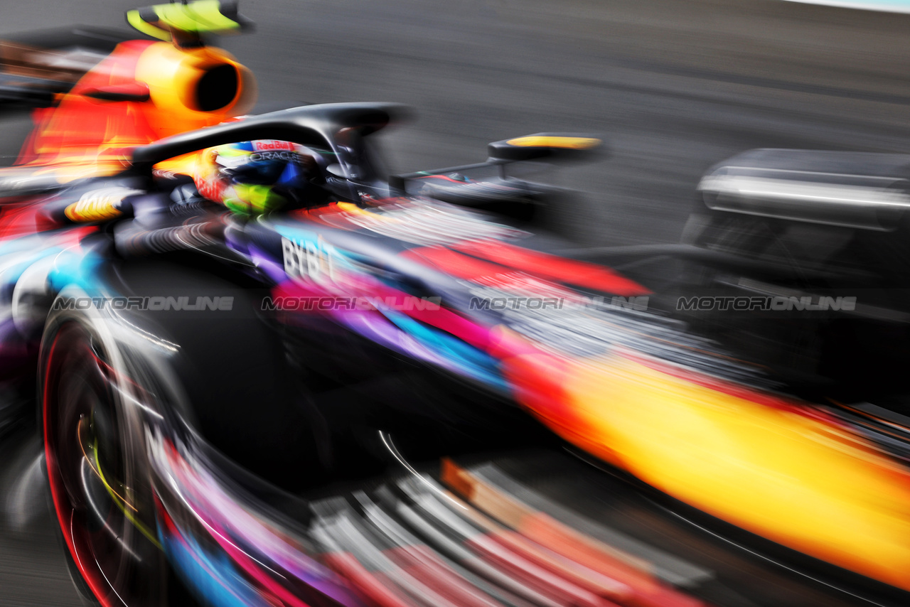 GP MIAMI, Sergio Perez (MEX) Red Bull Racing RB19.

07.05.2023. Formula 1 World Championship, Rd 5, Miami Grand Prix, Miami, Florida, USA, Gara Day.

- www.xpbimages.com, EMail: requests@xpbimages.com ¬© Copyright: Moy / XPB Images