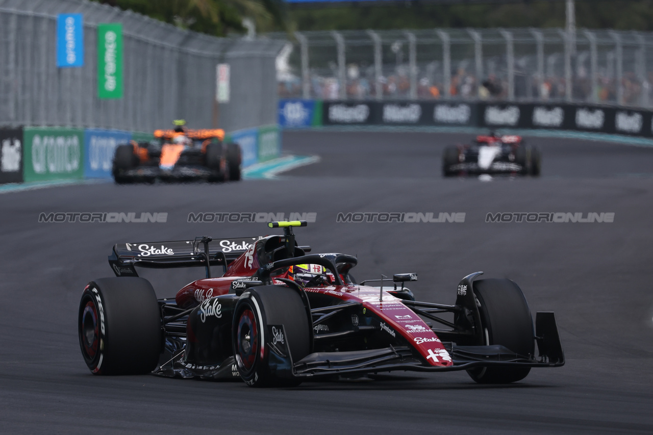 GP MIAMI, Zhou Guanyu (CHN) Alfa Romeo F1 Team C43.

07.05.2023. Formula 1 World Championship, Rd 5, Miami Grand Prix, Miami, Florida, USA, Gara Day.

- www.xpbimages.com, EMail: requests@xpbimages.com ¬© Copyright: Bearne / XPB Images