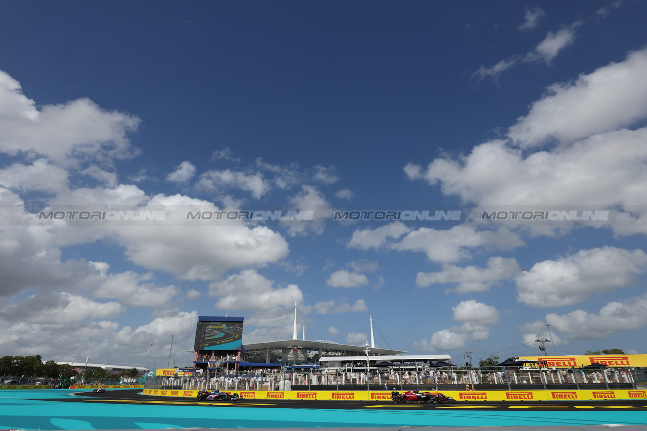 GP MIAMI, Zhou Guanyu (CHN) Alfa Romeo F1 Team C43.

07.05.2023. Formula 1 World Championship, Rd 5, Miami Grand Prix, Miami, Florida, USA, Gara Day.

- www.xpbimages.com, EMail: requests@xpbimages.com ¬© Copyright: Bearne / XPB Images