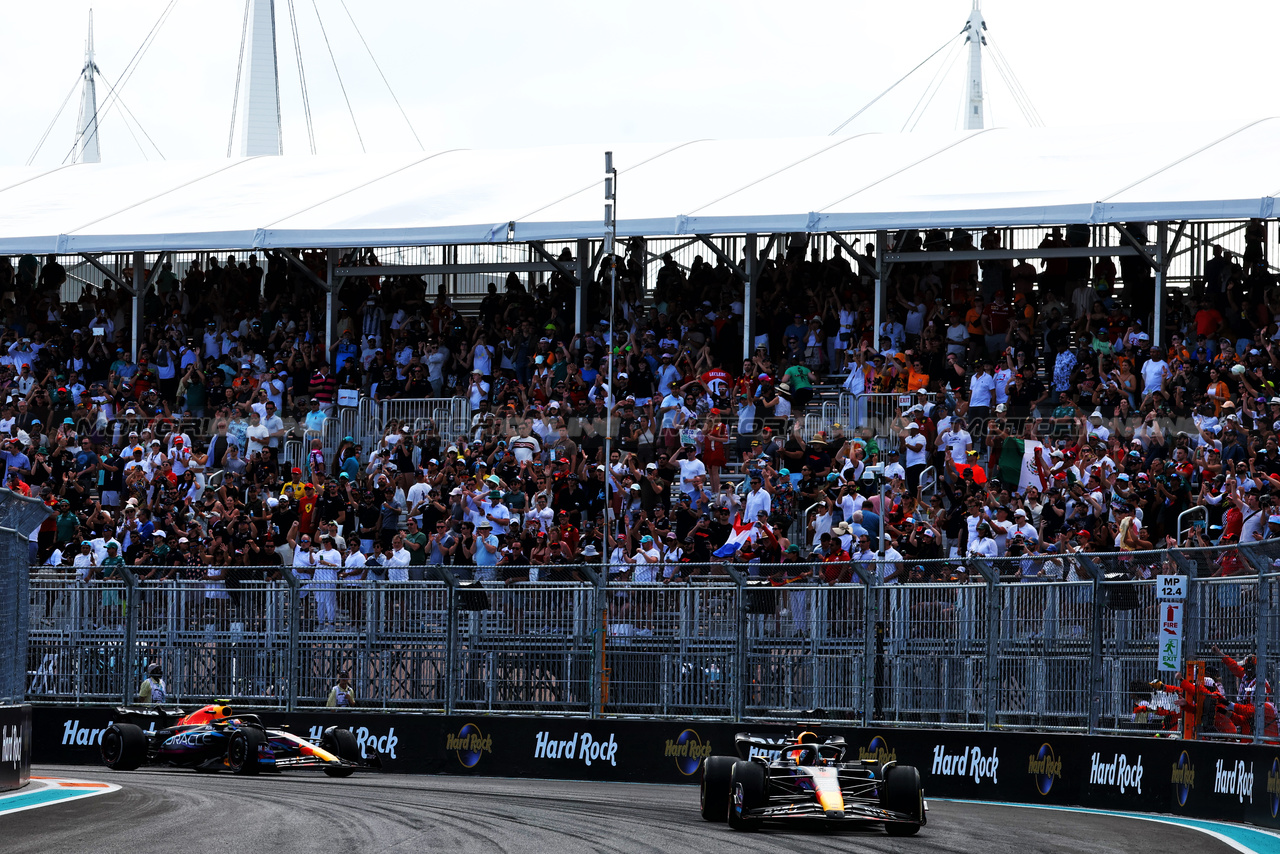 GP MIAMI, Gara winner Max Verstappen (NLD) Red Bull Racing RB19 celebrates at the end of the race ahead of second placed team mate Sergio Perez (MEX) Red Bull Racing RB19.

07.05.2023. Formula 1 World Championship, Rd 5, Miami Grand Prix, Miami, Florida, USA, Gara Day.

 - www.xpbimages.com, EMail: requests@xpbimages.com ¬© Copyright: Coates / XPB Images