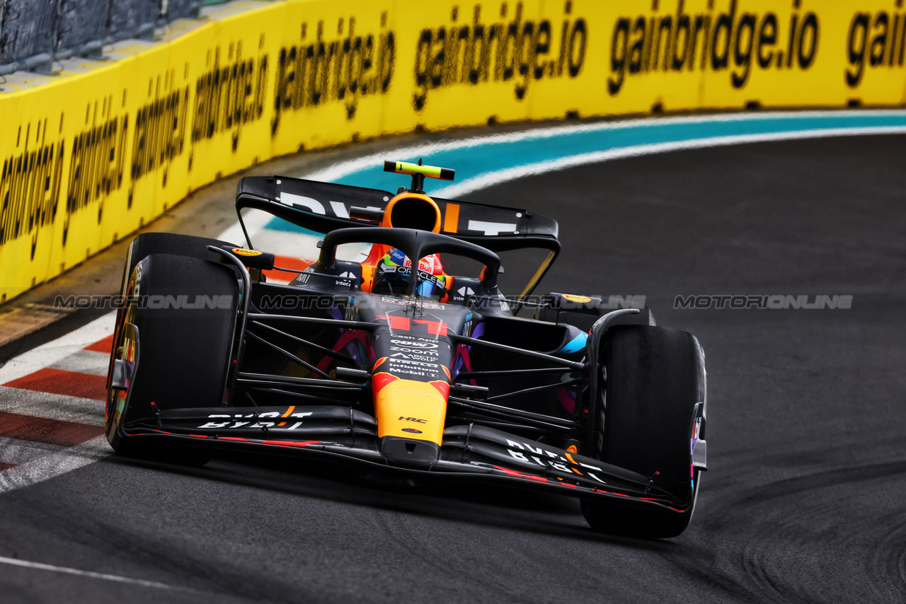 GP MIAMI, Sergio Perez (MEX) Red Bull Racing RB19.

07.05.2023. Formula 1 World Championship, Rd 5, Miami Grand Prix, Miami, Florida, USA, Gara Day.

 - www.xpbimages.com, EMail: requests@xpbimages.com ¬© Copyright: Coates / XPB Images