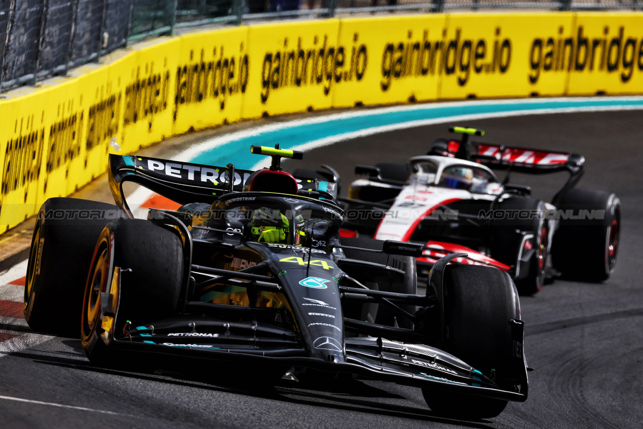 GP MIAMI, Lewis Hamilton (GBR) Mercedes AMG F1 W14.

07.05.2023. Formula 1 World Championship, Rd 5, Miami Grand Prix, Miami, Florida, USA, Gara Day.

 - www.xpbimages.com, EMail: requests@xpbimages.com ¬© Copyright: Coates / XPB Images