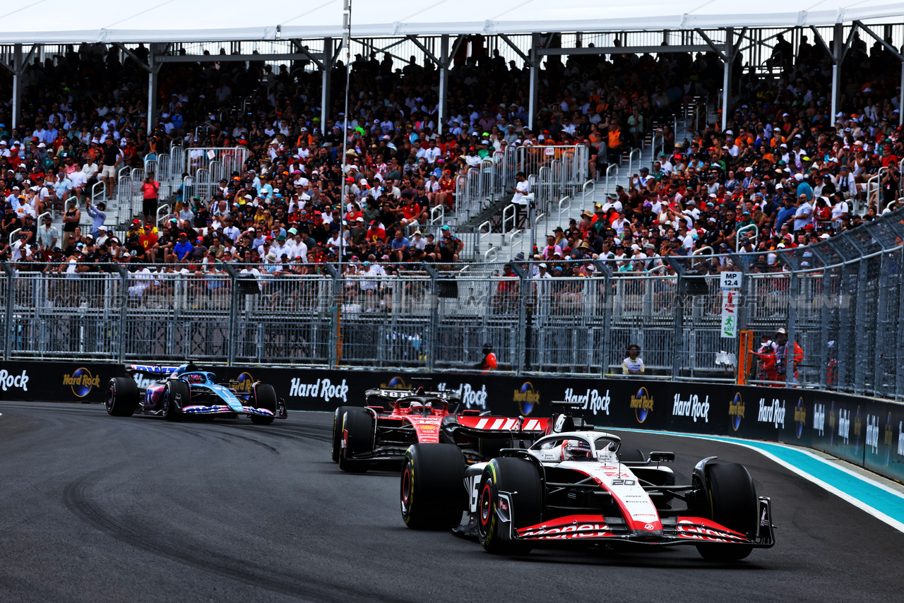 GP MIAMI, Kevin Magnussen (DEN) Haas VF-23.

07.05.2023. Formula 1 World Championship, Rd 5, Miami Grand Prix, Miami, Florida, USA, Gara Day.

 - www.xpbimages.com, EMail: requests@xpbimages.com ¬© Copyright: Coates / XPB Images