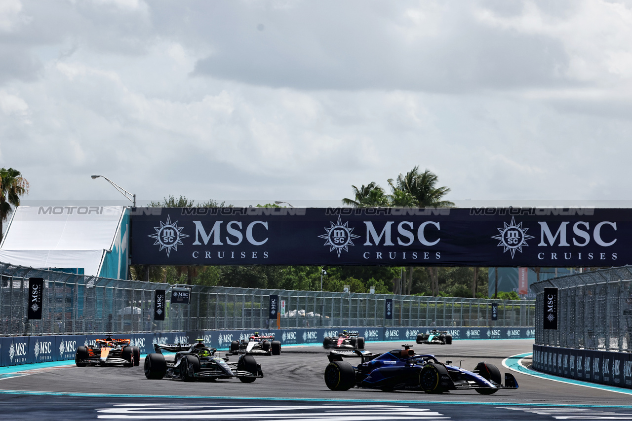 GP MIAMI, Alexander Albon (THA) Williams Racing FW45.

07.05.2023. Formula 1 World Championship, Rd 5, Miami Grand Prix, Miami, Florida, USA, Gara Day.

 - www.xpbimages.com, EMail: requests@xpbimages.com ¬© Copyright: Coates / XPB Images