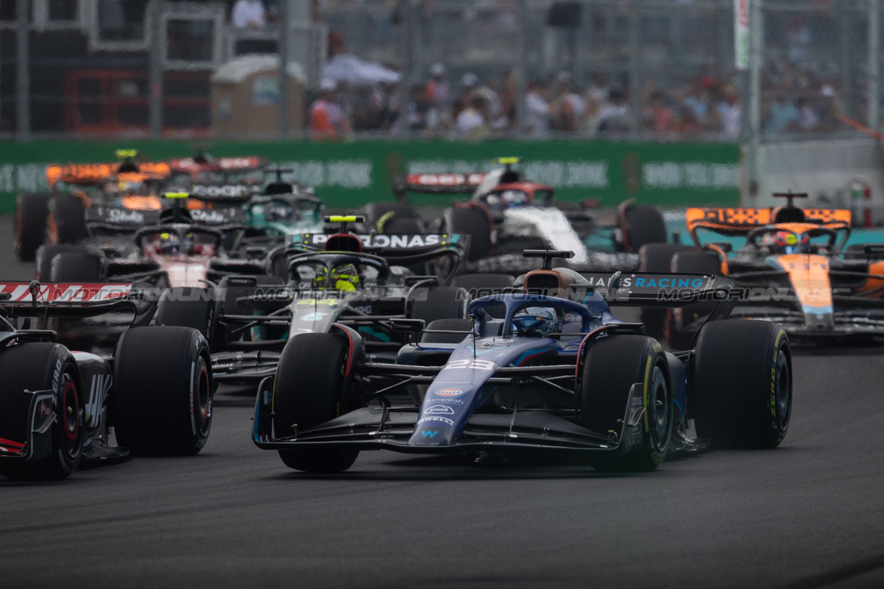 GP MIAMI, Alexander Albon (THA) Williams Racing FW45 at the partenza of the race.

07.05.2023. Formula 1 World Championship, Rd 5, Miami Grand Prix, Miami, Florida, USA, Gara Day.

- www.xpbimages.com, EMail: requests@xpbimages.com ¬© Copyright: Price / XPB Images