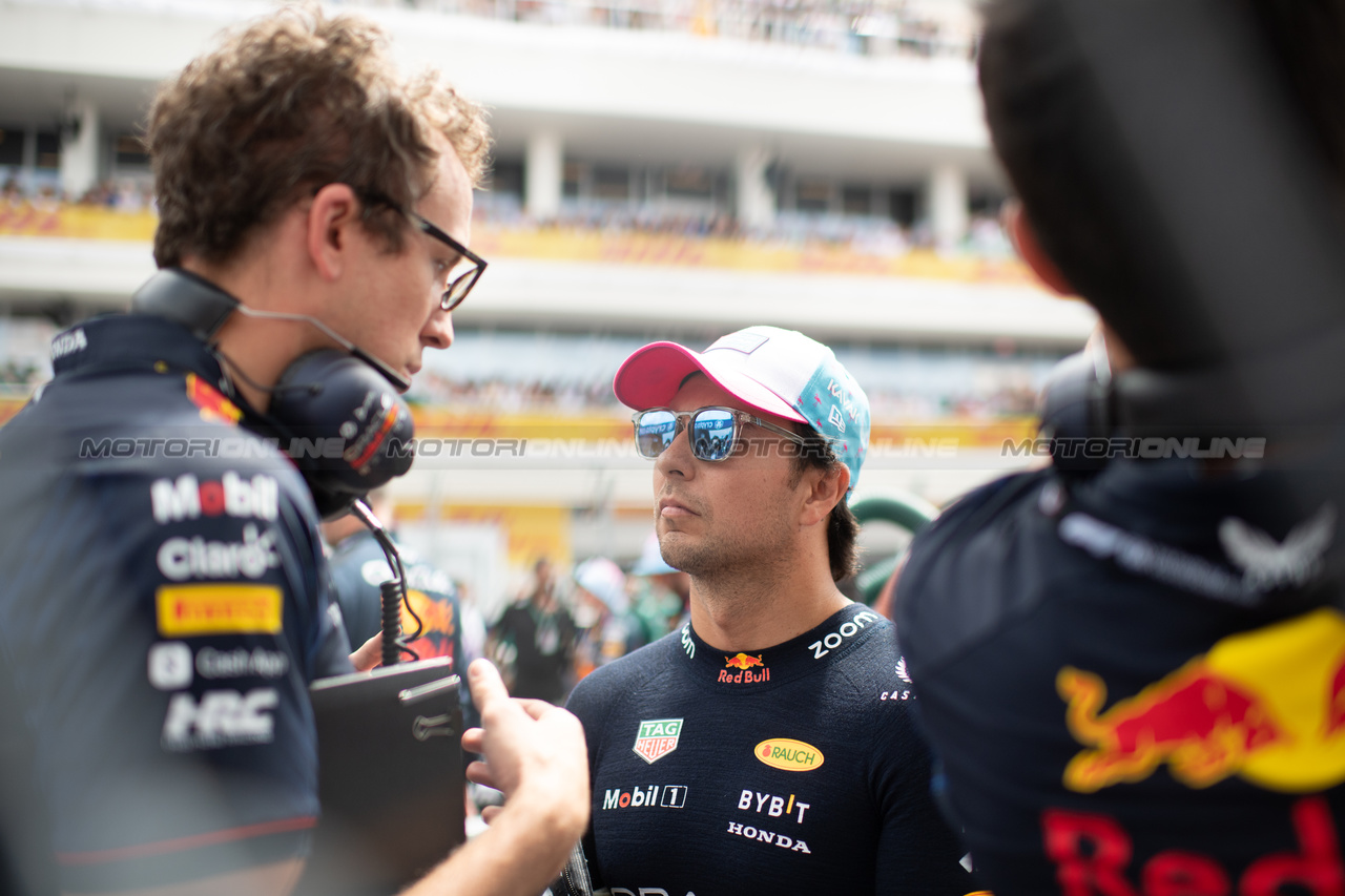 GP MIAMI, Sergio Perez (MEX) Red Bull Racing on the grid.

07.05.2023. Formula 1 World Championship, Rd 5, Miami Grand Prix, Miami, Florida, USA, Gara Day.

- www.xpbimages.com, EMail: requests@xpbimages.com ¬© Copyright: Price / XPB Images