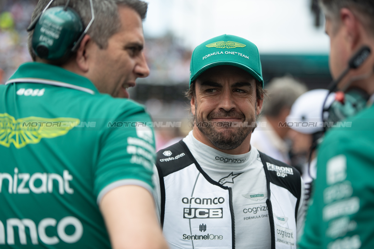 GP MIAMI, Fernando Alonso (ESP) Aston Martin F1 Team on the grid.

07.05.2023. Formula 1 World Championship, Rd 5, Miami Grand Prix, Miami, Florida, USA, Gara Day.

- www.xpbimages.com, EMail: requests@xpbimages.com ¬© Copyright: Price / XPB Images