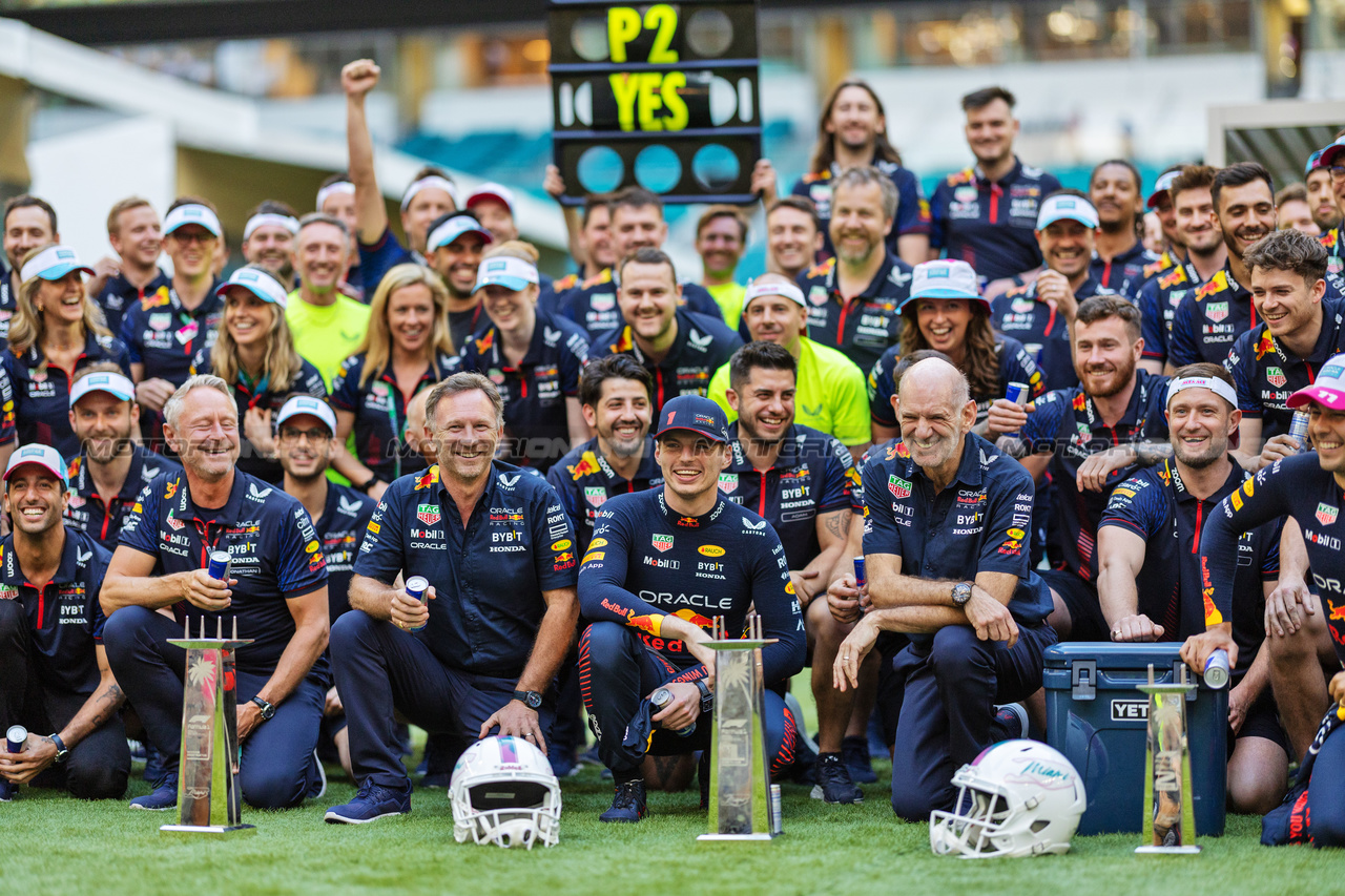 GP MIAMI, Max Verstappen (NLD) Red Bull Racing celebrates a 1-2 finish with the team.

07.05.2023. Formula 1 World Championship, Rd 5, Miami Grand Prix, Miami, Florida, USA, Gara Day.

 - www.xpbimages.com, EMail: requests@xpbimages.com ¬© Copyright: Gilbert / XPB Images