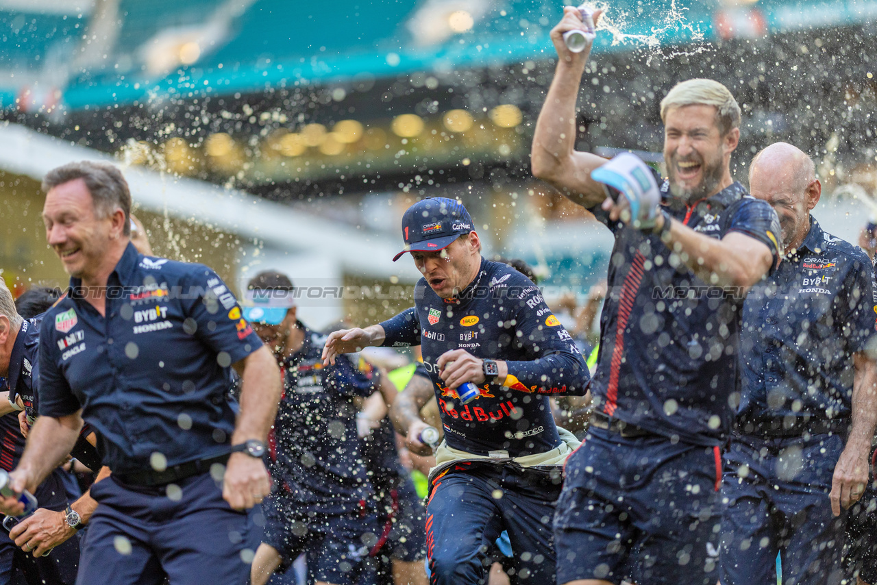 GP MIAMI, Max Verstappen (NLD) Red Bull Racing celebrates a 1-2 finish with the team.

07.05.2023. Formula 1 World Championship, Rd 5, Miami Grand Prix, Miami, Florida, USA, Gara Day.

 - www.xpbimages.com, EMail: requests@xpbimages.com ¬© Copyright: Gilbert / XPB Images