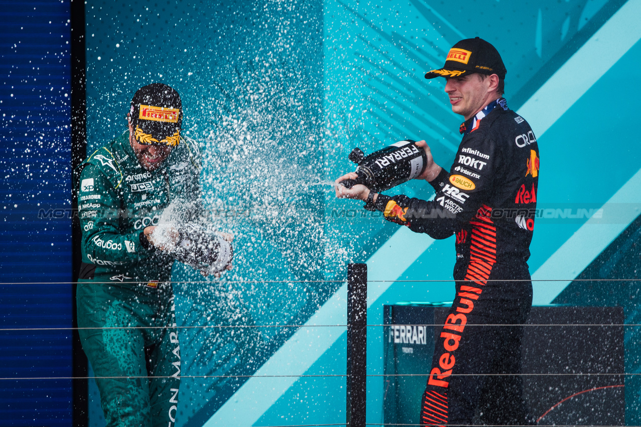 GP MIAMI, (L to R): Fernando Alonso (ESP) Aston Martin F1 Team celebrates his second position on the podium with vincitore Max Verstappen (NLD) Red Bull Racing.

07.05.2023. Formula 1 World Championship, Rd 5, Miami Grand Prix, Miami, Florida, USA, Gara Day.

- www.xpbimages.com, EMail: requests@xpbimages.com ¬© Copyright: Bearne / XPB Images