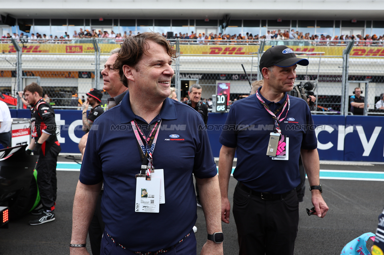 GP MIAMI, Jim Farley Jr (USA) Ford CEO on the grid.

07.05.2023. Formula 1 World Championship, Rd 5, Miami Grand Prix, Miami, Florida, USA, Gara Day.

- www.xpbimages.com, EMail: requests@xpbimages.com ¬© Copyright: Moy / XPB Images