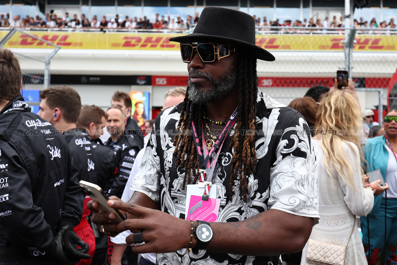 GP MIAMI, Chris Gayle (JAM) Cricket Player on the grid.

07.05.2023. Formula 1 World Championship, Rd 5, Miami Grand Prix, Miami, Florida, USA, Gara Day.

- www.xpbimages.com, EMail: requests@xpbimages.com ¬© Copyright: Moy / XPB Images