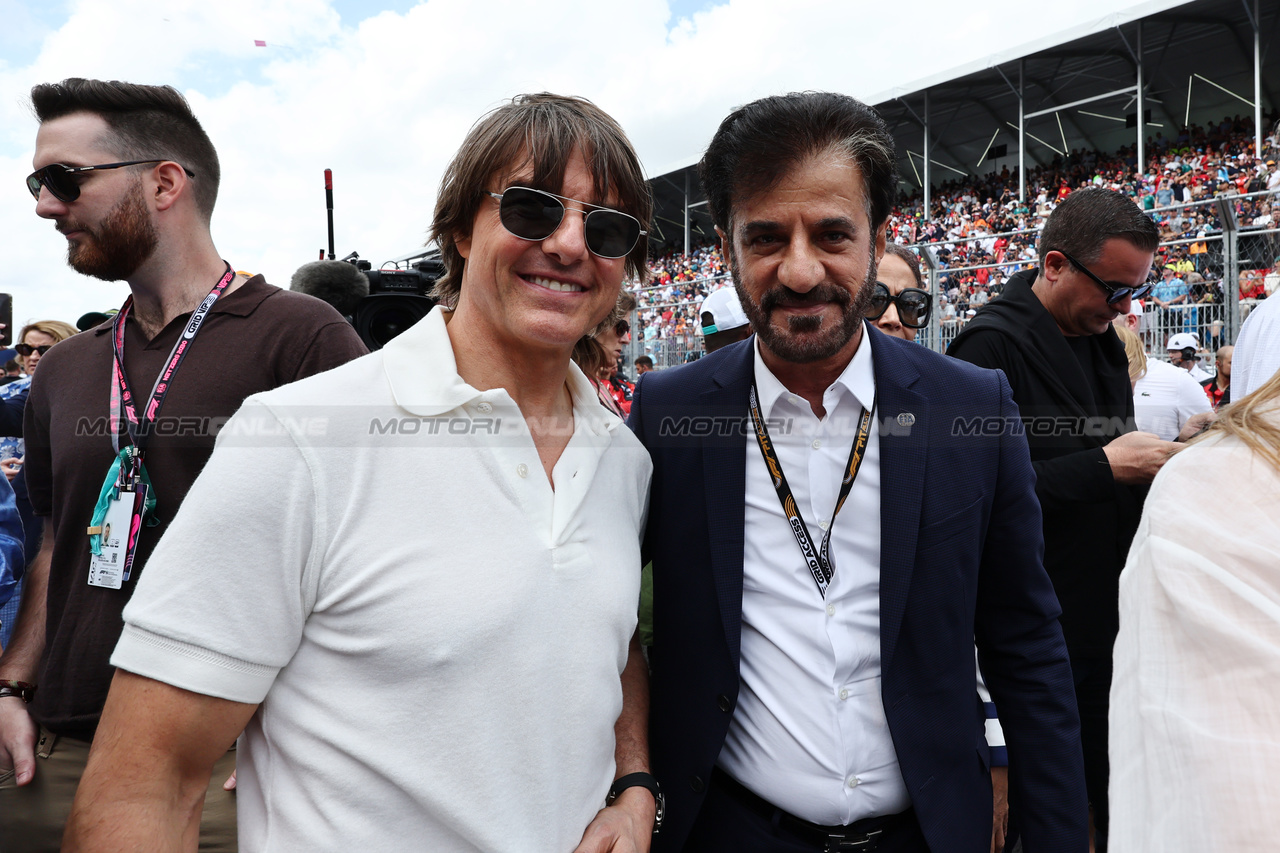 GP MIAMI, (L to R): Tom Cruise (USA) Actor with Mohammed Bin Sulayem (UAE) FIA President on the grid.

07.05.2023. Formula 1 World Championship, Rd 5, Miami Grand Prix, Miami, Florida, USA, Gara Day.

- www.xpbimages.com, EMail: requests@xpbimages.com ¬© Copyright: Moy / XPB Images