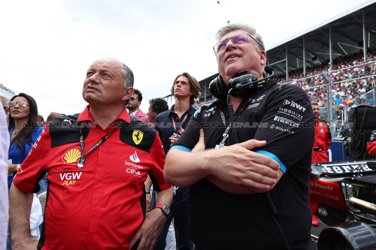 GP MIAMI, (L to R): Frederic Vasseur (FRA) Ferrari Team Principal with Otmar Szafnauer (USA) Alpine F1 Team, Team Principal on the grid.

07.05.2023. Formula 1 World Championship, Rd 5, Miami Grand Prix, Miami, Florida, USA, Gara Day.

- www.xpbimages.com, EMail: requests@xpbimages.com ¬© Copyright: Moy / XPB Images