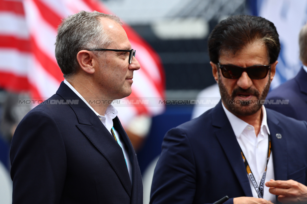 GP MIAMI, (L to R): Stefano Domenicali (ITA) Formula One President e CEO with Mohammed Bin Sulayem (UAE) FIA President on the grid.

07.05.2023. Formula 1 World Championship, Rd 5, Miami Grand Prix, Miami, Florida, USA, Gara Day.

- www.xpbimages.com, EMail: requests@xpbimages.com ¬© Copyright: Batchelor / XPB Images