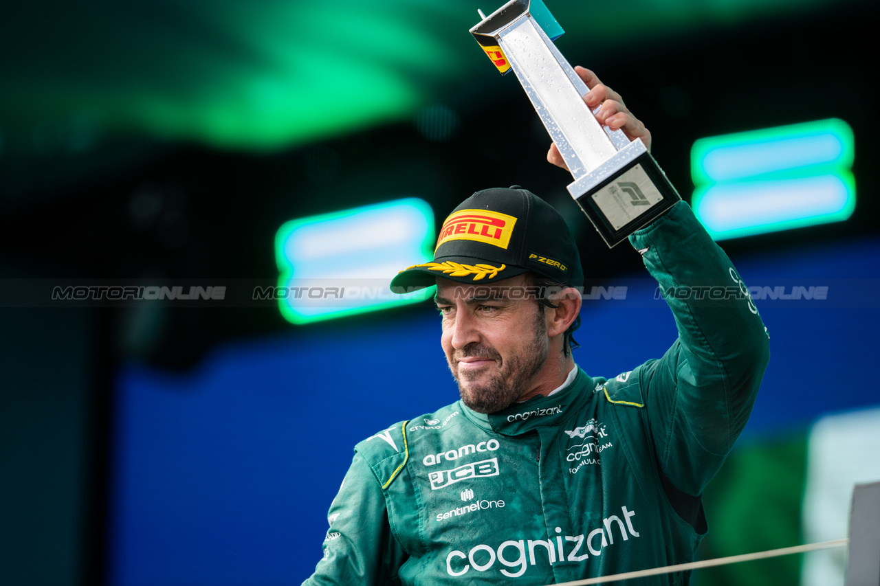 GP MIAMI, Fernando Alonso (ESP) Aston Martin F1 Team celebrates his third position on the podium.

07.05.2023. Formula 1 World Championship, Rd 5, Miami Grand Prix, Miami, Florida, USA, Gara Day.

- www.xpbimages.com, EMail: requests@xpbimages.com ¬© Copyright: Price / XPB Images