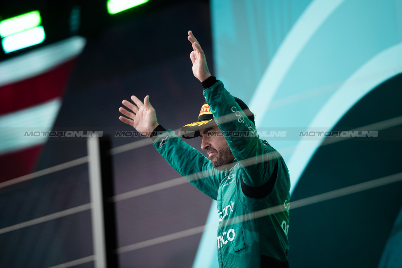 GP MIAMI, Fernando Alonso (ESP) Aston Martin F1 Team celebrates his third position on the podium.

07.05.2023. Formula 1 World Championship, Rd 5, Miami Grand Prix, Miami, Florida, USA, Gara Day.

- www.xpbimages.com, EMail: requests@xpbimages.com ¬© Copyright: Price / XPB Images