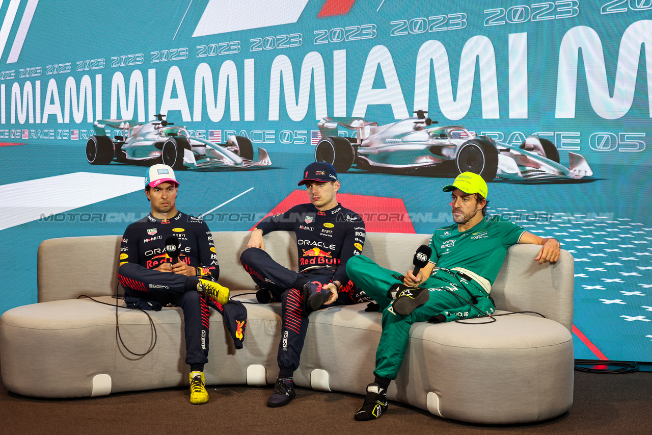 GP MIAMI, (L to R): Sergio Perez (MEX) Red Bull Racing; Max Verstappen (NLD) Red Bull Racing; e Fernando Alonso (ESP) Aston Martin F1 Team, in the post race FIA Press Conference.

07.05.2023. Formula 1 World Championship, Rd 5, Miami Grand Prix, Miami, Florida, USA, Gara Day.

- www.xpbimages.com, EMail: requests@xpbimages.com ¬© Copyright: XPB Images