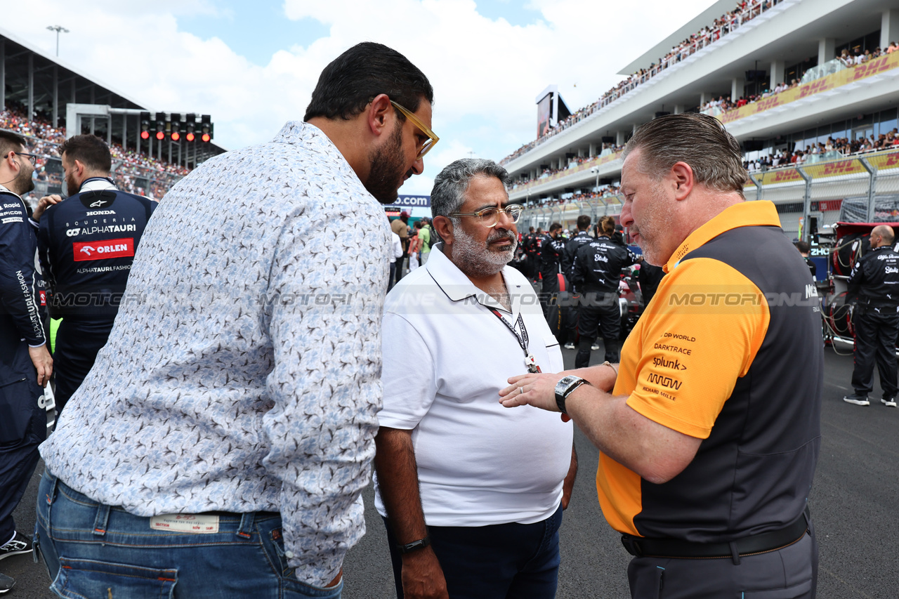 GP MIAMI, Zak Brown (USA) McLaren Executive Director (Right).

07.05.2023. Formula 1 World Championship, Rd 5, Miami Grand Prix, Miami, Florida, USA, Gara Day.

- www.xpbimages.com, EMail: requests@xpbimages.com ¬© Copyright: Moy / XPB Images