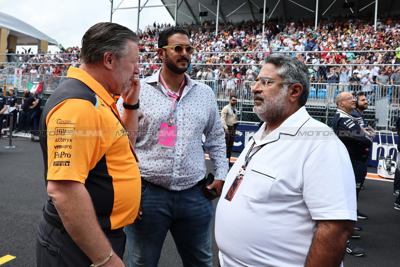 GP MIAMI, Zak Brown (USA) McLaren Executive Director (Left).

07.05.2023. Formula 1 World Championship, Rd 5, Miami Grand Prix, Miami, Florida, USA, Gara Day.

- www.xpbimages.com, EMail: requests@xpbimages.com ¬© Copyright: Moy / XPB Images