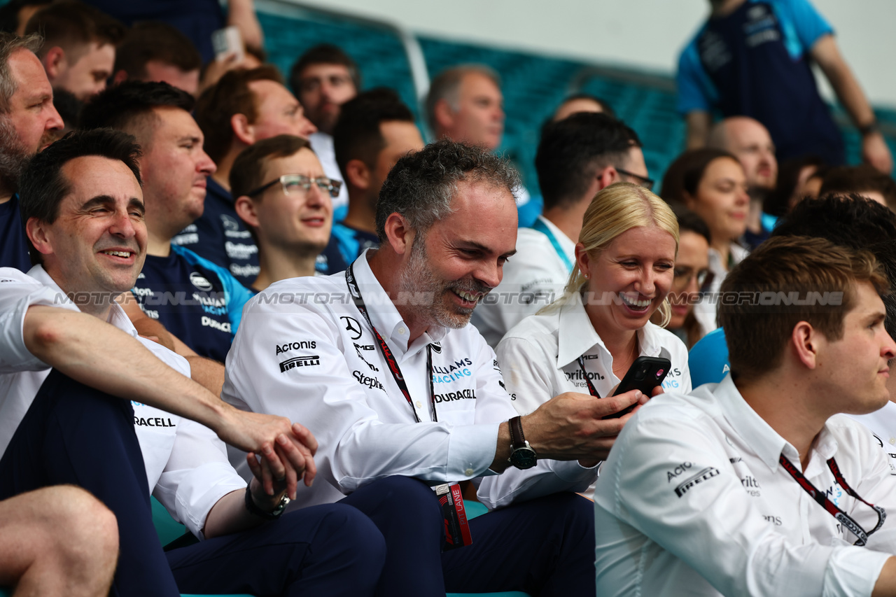 GP MIAMI, James Urwin (GBR) Williams Racing Gara Engineer at a team photograph.

07.05.2023. Formula 1 World Championship, Rd 5, Miami Grand Prix, Miami, Florida, USA, Gara Day.

- www.xpbimages.com, EMail: requests@xpbimages.com ¬© Copyright: Batchelor / XPB Images