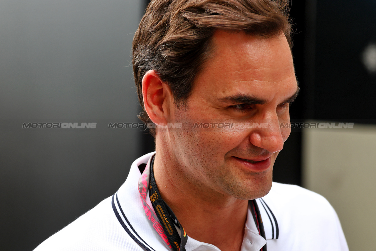 GP MIAMI, Roger Federer (SUI) Tennis Player.

07.05.2023. Formula 1 World Championship, Rd 5, Miami Grand Prix, Miami, Florida, USA, Gara Day.

 - www.xpbimages.com, EMail: requests@xpbimages.com ¬© Copyright: Coates / XPB Images