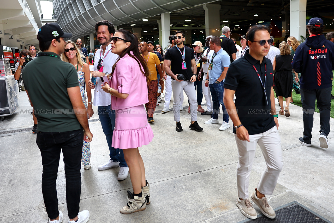 GP MIAMI, Nelson Piquet Jr (BRA) (Left) e Felipe Massa (BRA) FIA Drivers' Commission President (Right).

07.05.2023. Formula 1 World Championship, Rd 5, Miami Grand Prix, Miami, Florida, USA, Gara Day.

- www.xpbimages.com, EMail: requests@xpbimages.com ¬© Copyright: Batchelor / XPB Images