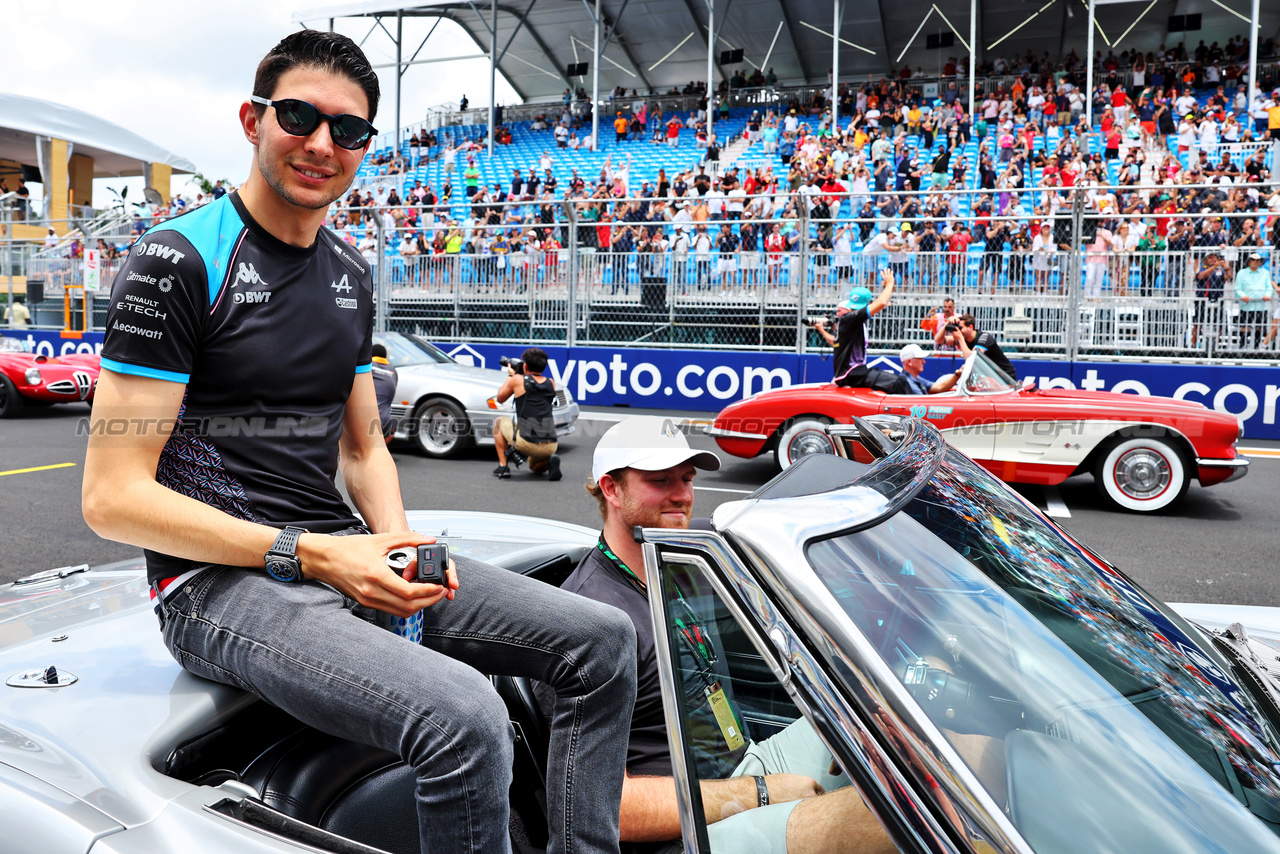 GP MIAMI, Esteban Ocon (FRA) Alpine F1 Team on the drivers' parade.

07.05.2023. Formula 1 World Championship, Rd 5, Miami Grand Prix, Miami, Florida, USA, Gara Day.

- www.xpbimages.com, EMail: requests@xpbimages.com ¬© Copyright: Batchelor / XPB Images