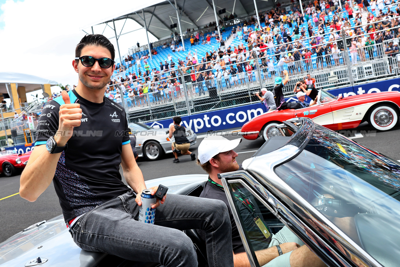 GP MIAMI, Esteban Ocon (FRA) Alpine F1 Team on the drivers' parade.

07.05.2023. Formula 1 World Championship, Rd 5, Miami Grand Prix, Miami, Florida, USA, Gara Day.

- www.xpbimages.com, EMail: requests@xpbimages.com ¬© Copyright: Batchelor / XPB Images