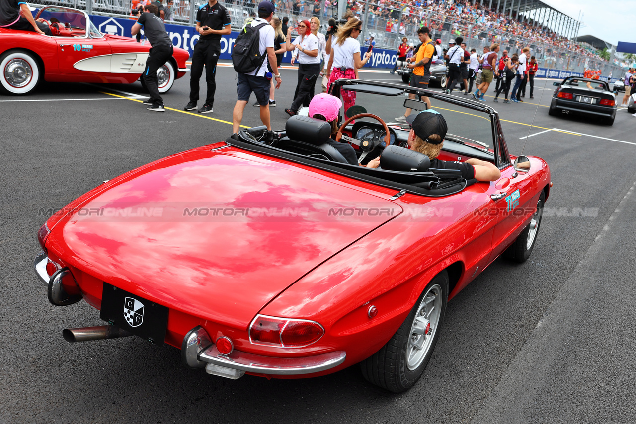 GP MIAMI, Valtteri Bottas (FIN) Alfa Romeo F1 Team on the drivers' parade.

07.05.2023. Formula 1 World Championship, Rd 5, Miami Grand Prix, Miami, Florida, USA, Gara Day.

- www.xpbimages.com, EMail: requests@xpbimages.com ¬© Copyright: Batchelor / XPB Images