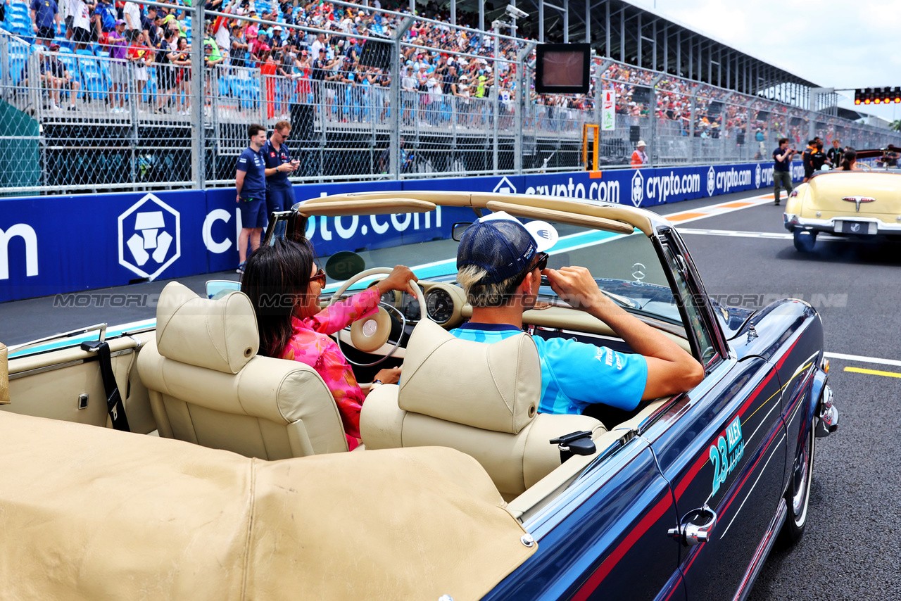 GP MIAMI, Alexander Albon (THA) Williams Racing on the drivers' parade.

07.05.2023. Formula 1 World Championship, Rd 5, Miami Grand Prix, Miami, Florida, USA, Gara Day.

- www.xpbimages.com, EMail: requests@xpbimages.com ¬© Copyright: Batchelor / XPB Images