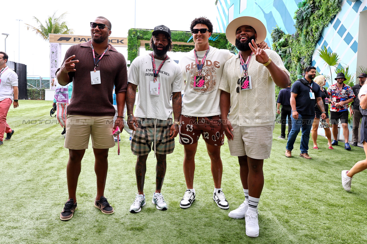 GP MIAMI, Miami Dolphins Players.

07.05.2023. Formula 1 World Championship, Rd 5, Miami Grand Prix, Miami, Florida, USA, Gara Day.

- www.xpbimages.com, EMail: requests@xpbimages.com ¬© Copyright: Moy / XPB Images