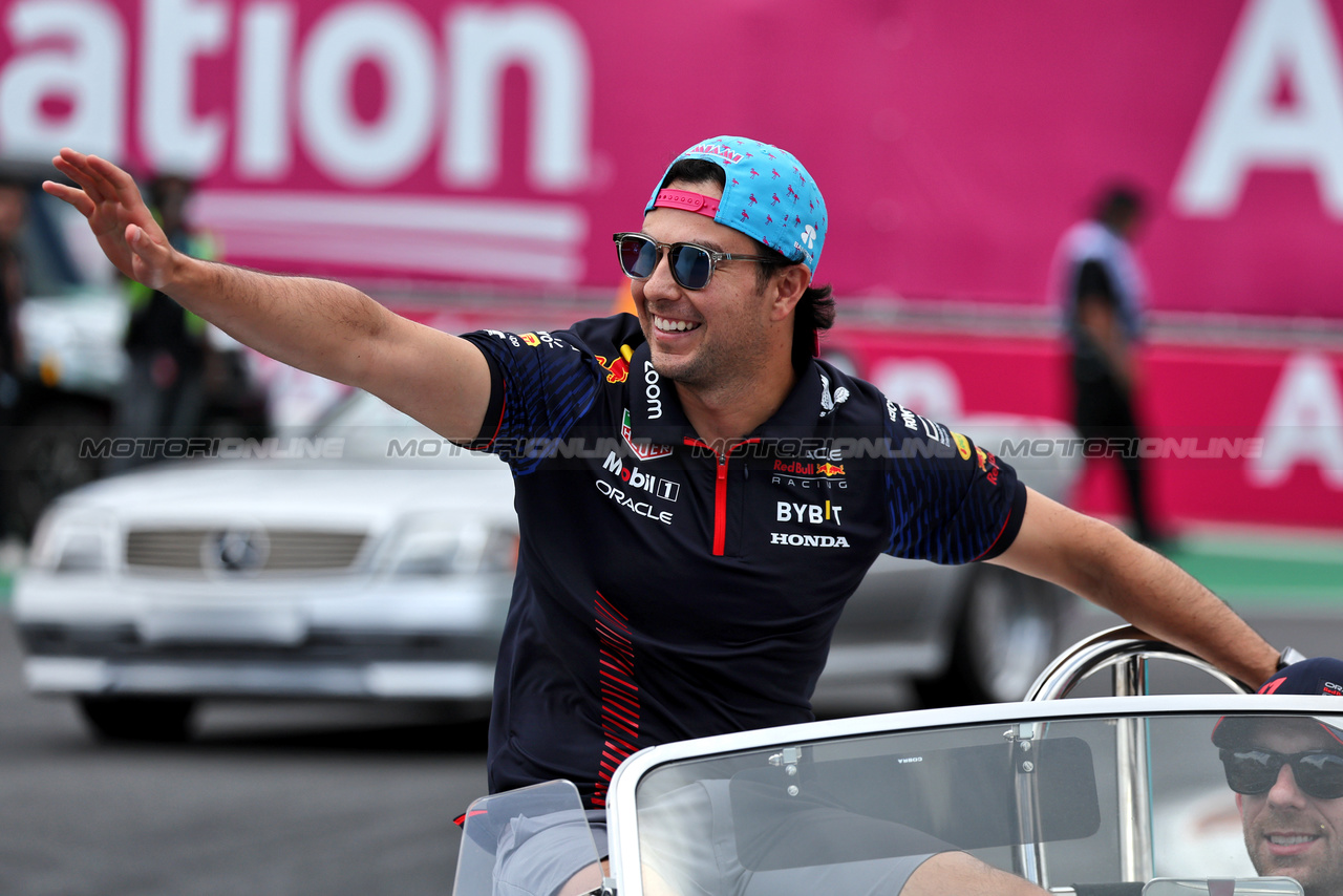 GP MIAMI, Sergio Perez (MEX) Red Bull Racing on the drivers' parade.

07.05.2023. Formula 1 World Championship, Rd 5, Miami Grand Prix, Miami, Florida, USA, Gara Day.

- www.xpbimages.com, EMail: requests@xpbimages.com ¬© Copyright: Moy / XPB Images