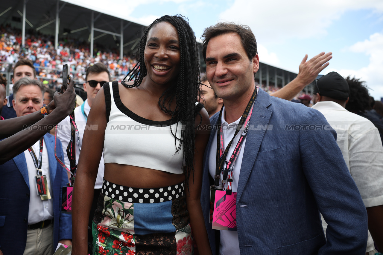 GP MIAMI, (L to R): Venus Williams (USA) Tennis Player with tfed on the grid.

07.05.2023. Formula 1 World Championship, Rd 5, Miami Grand Prix, Miami, Florida, USA, Gara Day.

 - www.xpbimages.com, EMail: requests@xpbimages.com ¬© Copyright: Gilbert / XPB Images