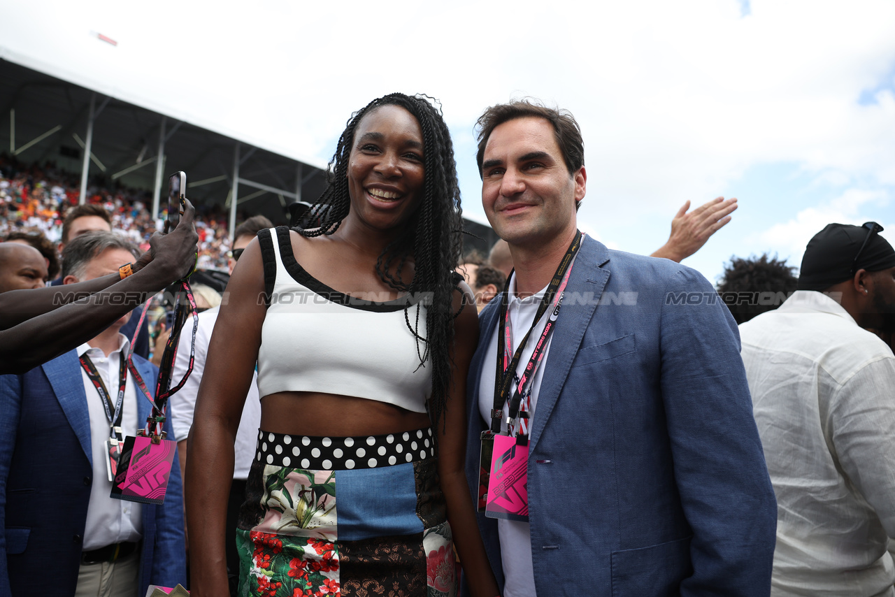 GP MIAMI, (L to R): Venus Williams (USA) Tennis Player with tfed on the grid.

07.05.2023. Formula 1 World Championship, Rd 5, Miami Grand Prix, Miami, Florida, USA, Gara Day.

 - www.xpbimages.com, EMail: requests@xpbimages.com ¬© Copyright: Gilbert / XPB Images