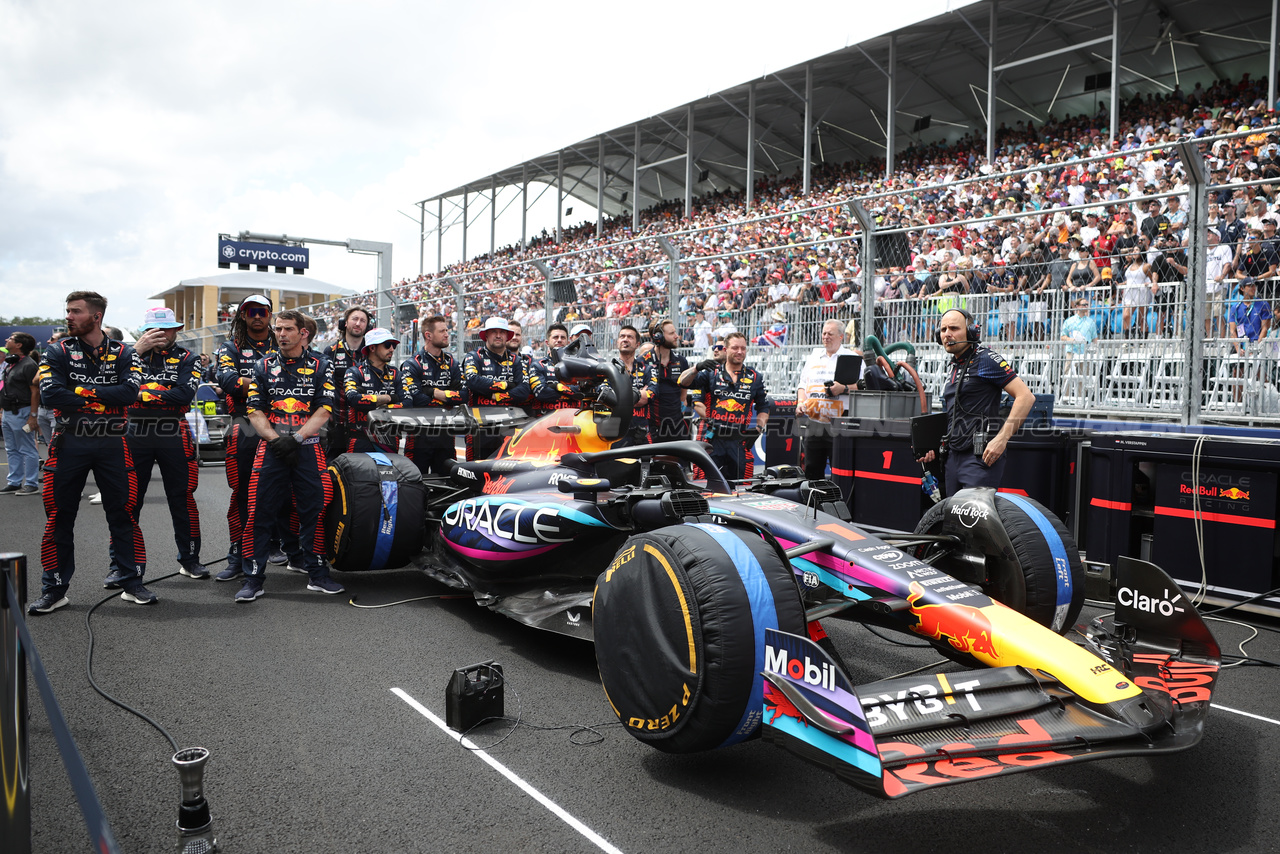 GP MIAMI, Max Verstappen (NLD) Red Bull Racing RB19 on the grid.

07.05.2023. Formula 1 World Championship, Rd 5, Miami Grand Prix, Miami, Florida, USA, Gara Day.

 - www.xpbimages.com, EMail: requests@xpbimages.com ¬© Copyright: Gilbert / XPB Images