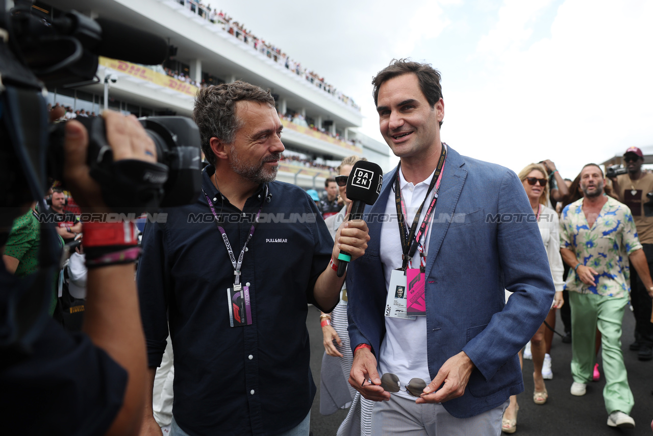 GP MIAMI, Roger Federer (SUI) Tennis Player on the grid.

07.05.2023. Formula 1 World Championship, Rd 5, Miami Grand Prix, Miami, Florida, USA, Gara Day.

 - www.xpbimages.com, EMail: requests@xpbimages.com ¬© Copyright: Gilbert / XPB Images