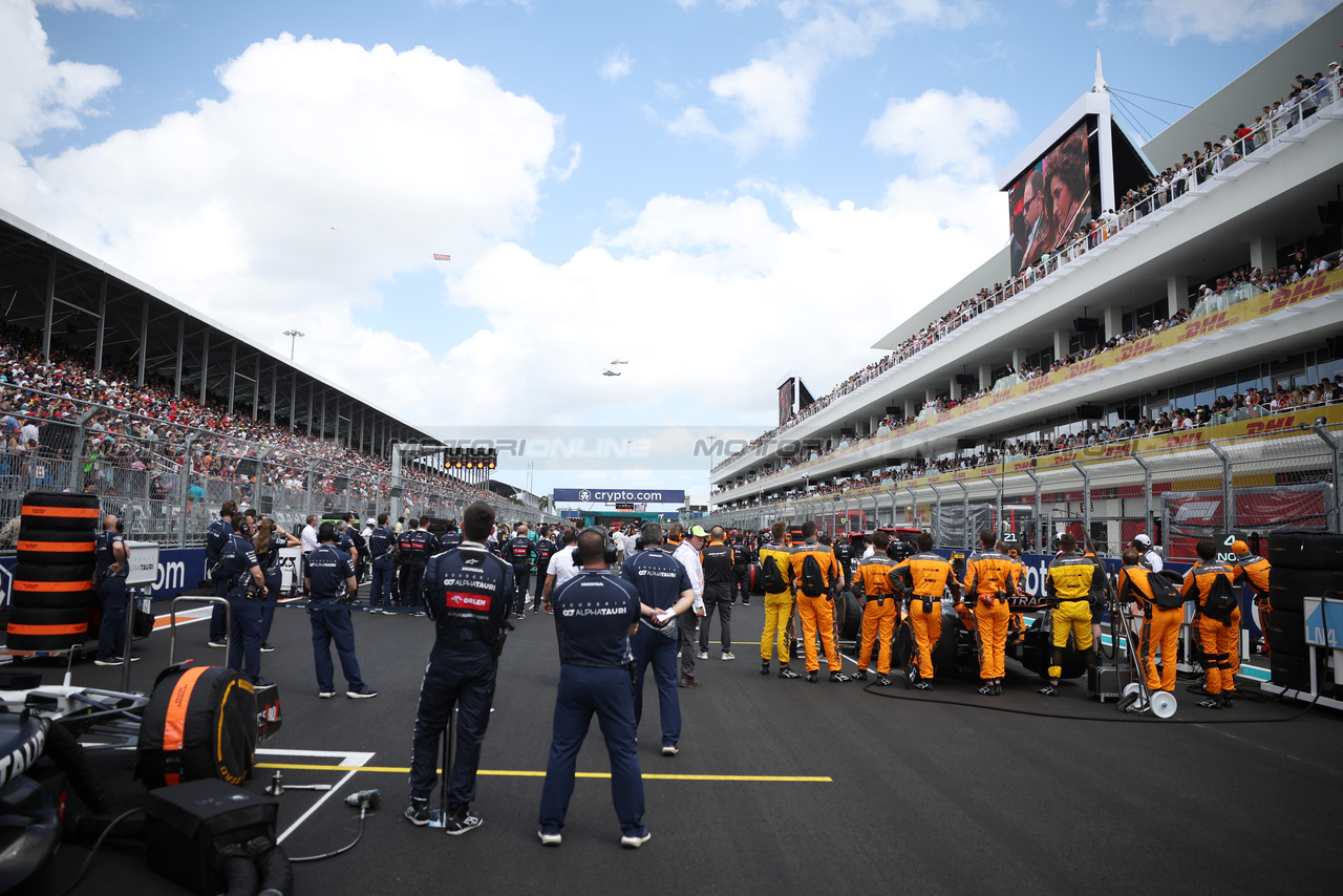 GP MIAMI, The grid before the partenza of the race.

07.05.2023. Formula 1 World Championship, Rd 5, Miami Grand Prix, Miami, Florida, USA, Gara Day.

 - www.xpbimages.com, EMail: requests@xpbimages.com ¬© Copyright: Gilbert / XPB Images